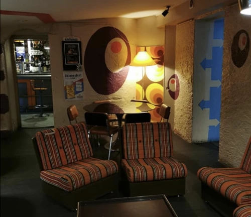 Salle intérieure de la Maison Café